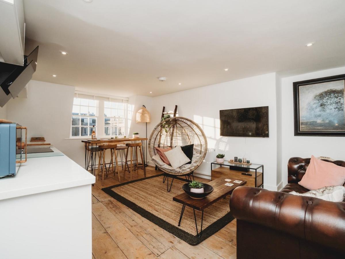 Appartamento Pass The Keys Stylish 2 Bed Eco Flat In The Heart Of Bath Esterno foto