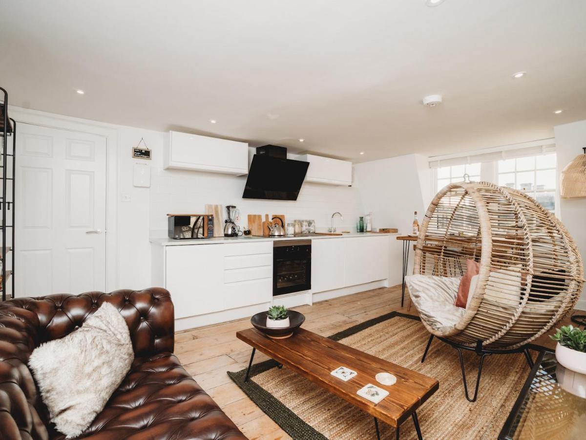Appartamento Pass The Keys Stylish 2 Bed Eco Flat In The Heart Of Bath Esterno foto