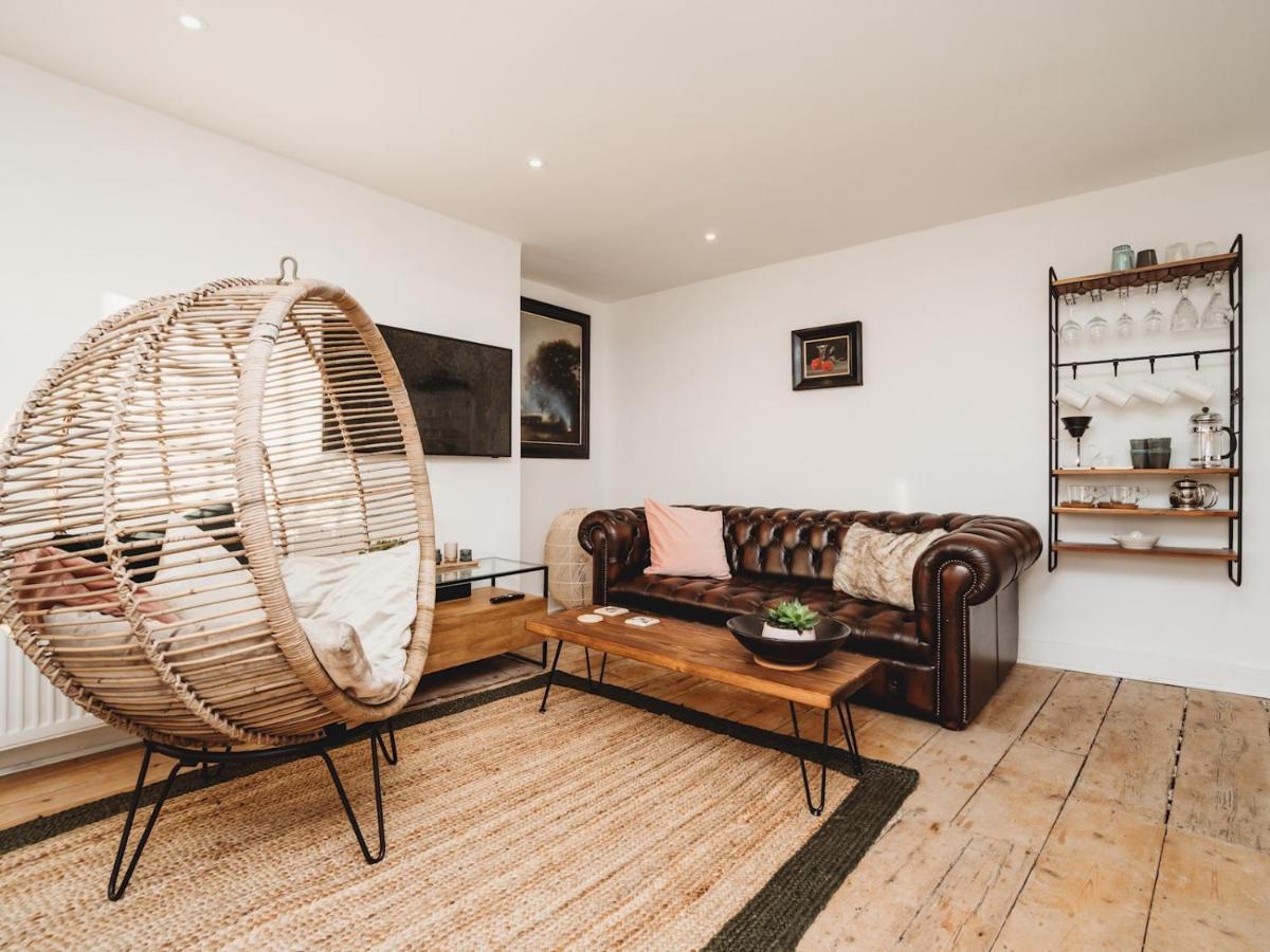 Appartamento Pass The Keys Stylish 2 Bed Eco Flat In The Heart Of Bath Esterno foto