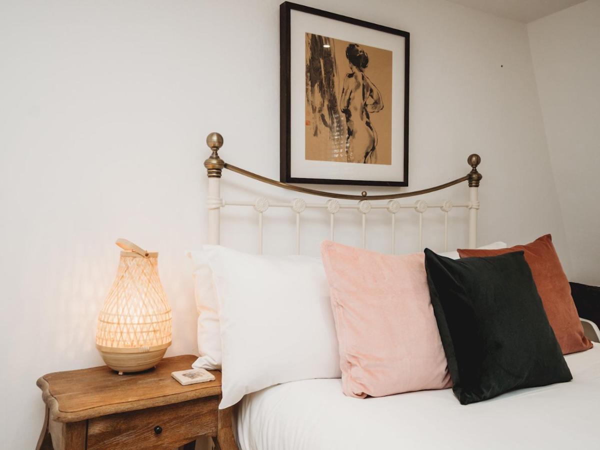 Appartamento Pass The Keys Stylish 2 Bed Eco Flat In The Heart Of Bath Esterno foto