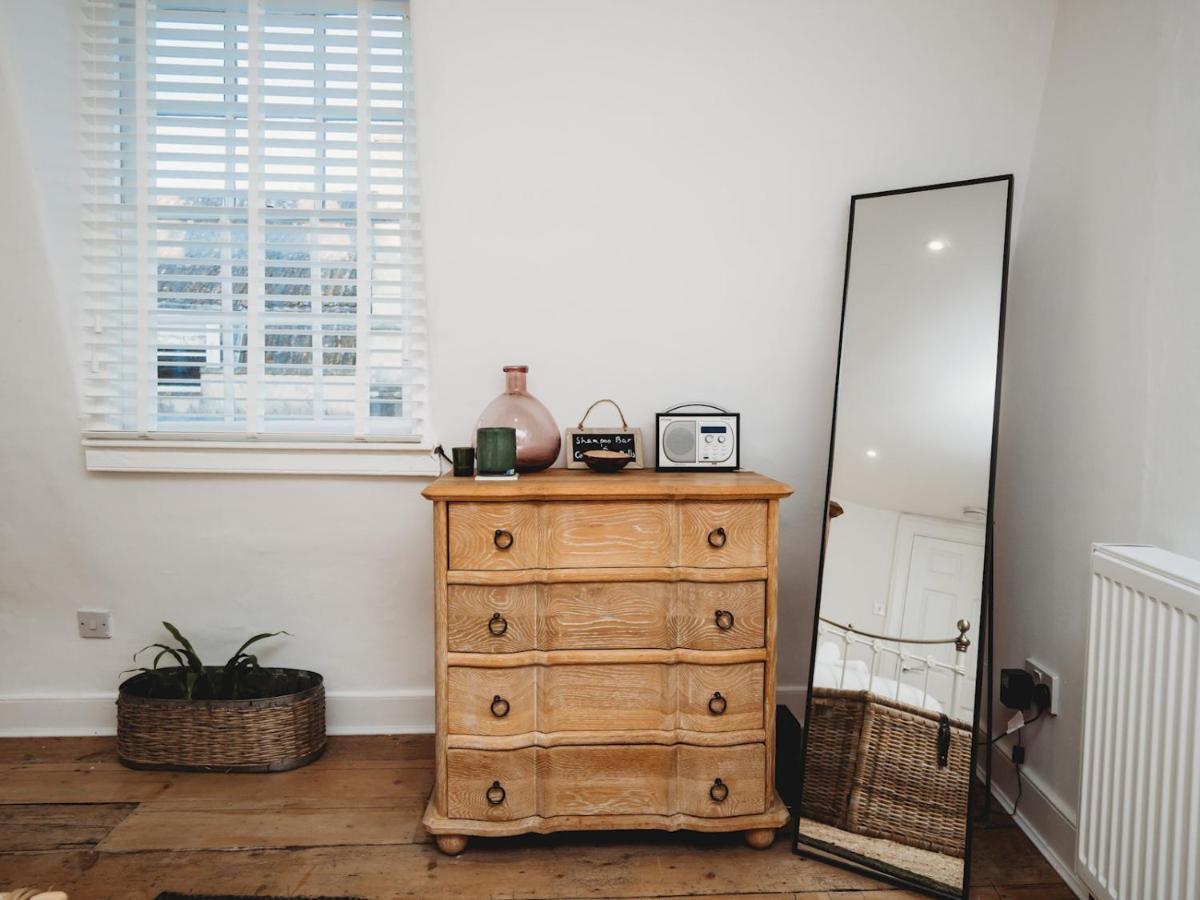 Appartamento Pass The Keys Stylish 2 Bed Eco Flat In The Heart Of Bath Esterno foto