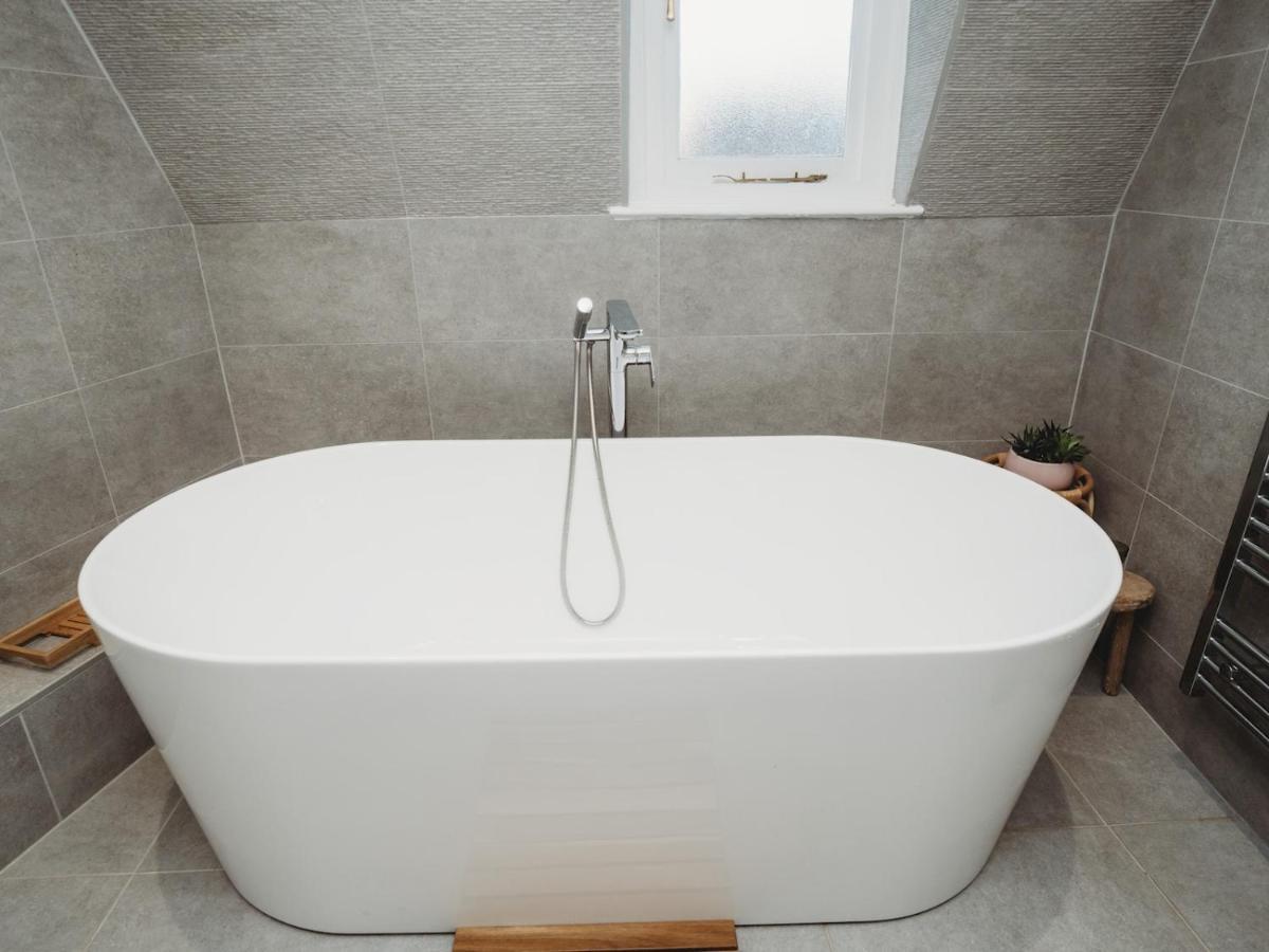 Appartamento Pass The Keys Stylish 2 Bed Eco Flat In The Heart Of Bath Esterno foto