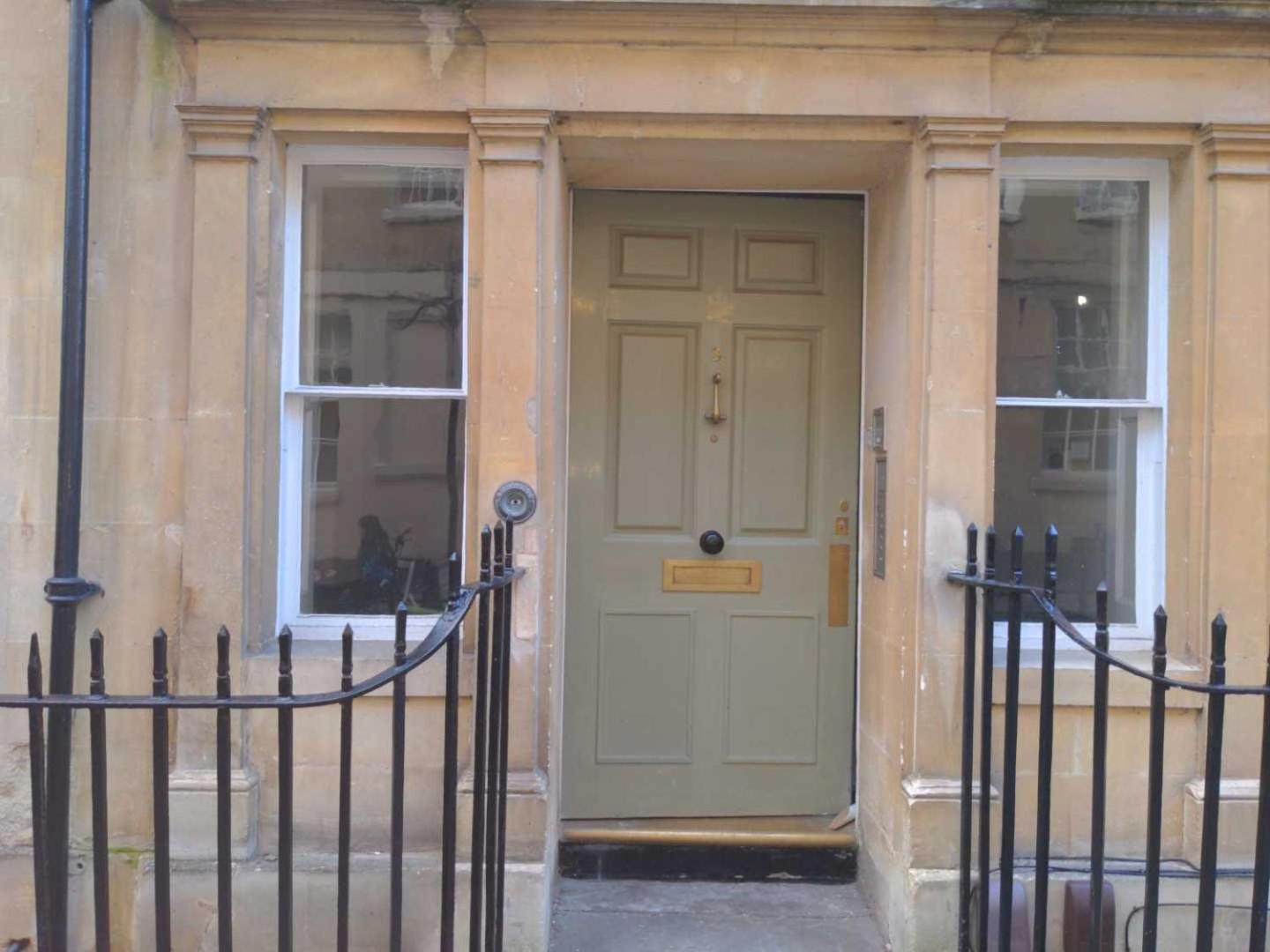 Appartamento Pass The Keys Stylish 2 Bed Eco Flat In The Heart Of Bath Esterno foto